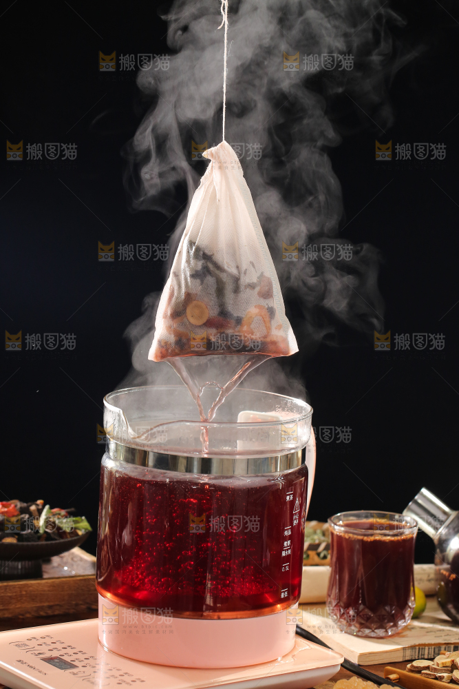 茶壶里正在煮酸梅汤