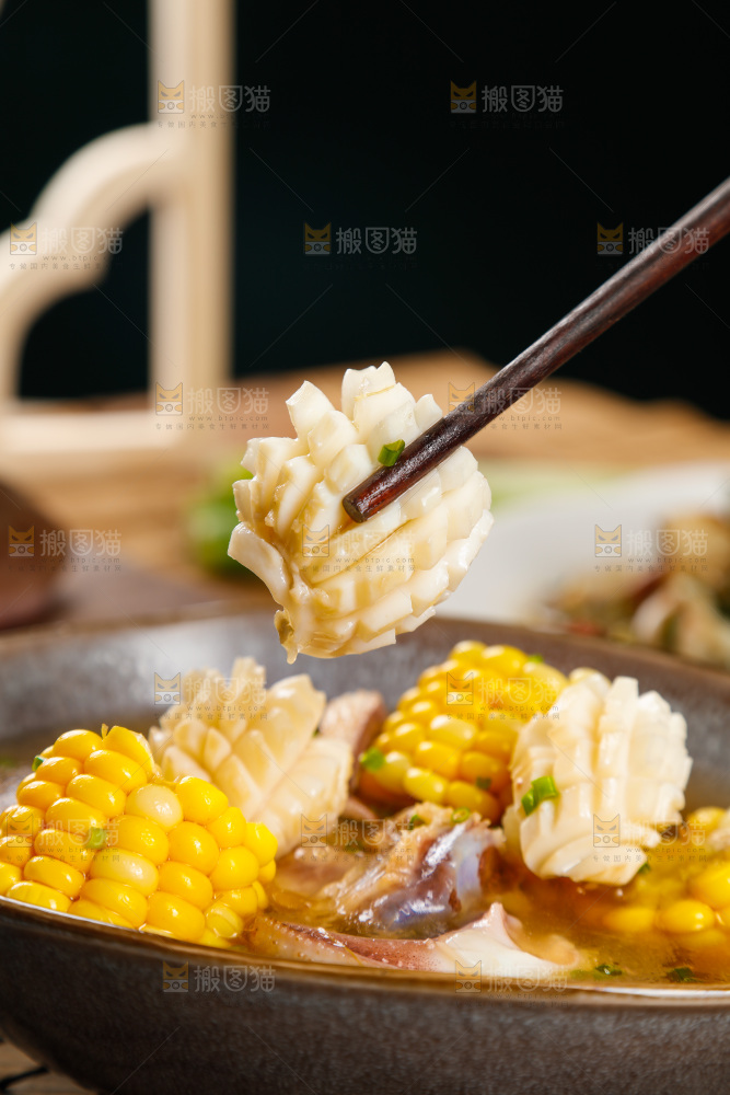 筷子上夹着墨鱼