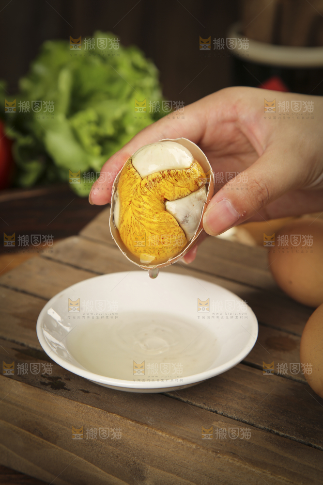 手上拿着活珠子