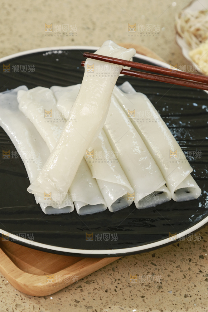 筷子上夹着凉皮