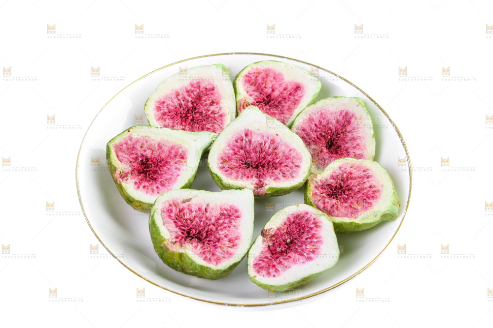 盘子里装着无花果干