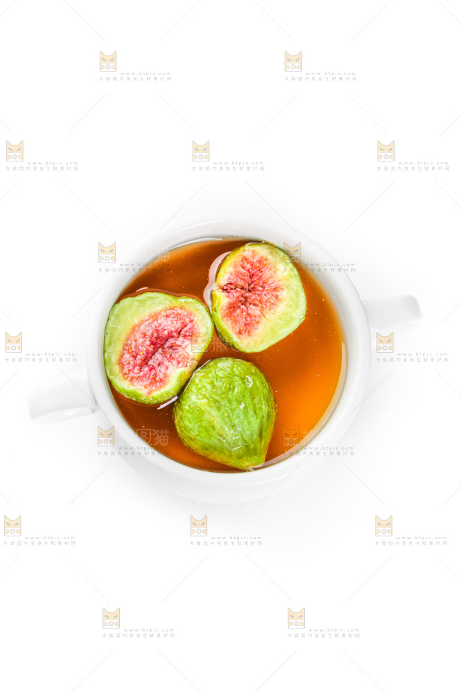 白底上放着无花果茶