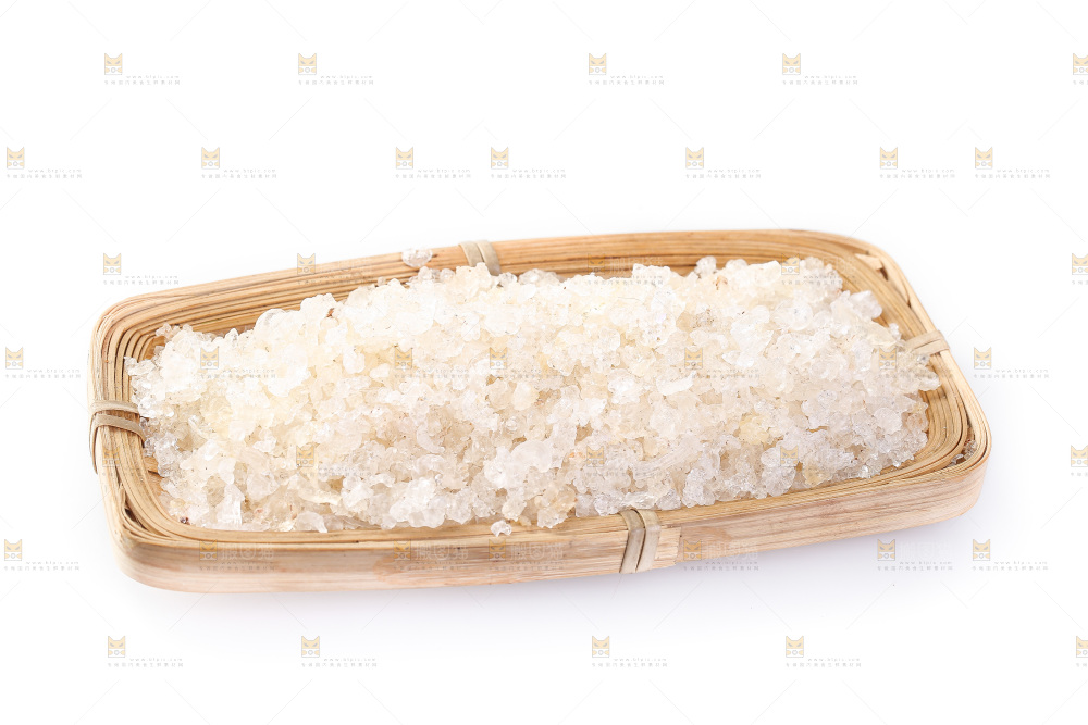 木篮里放着雪燕