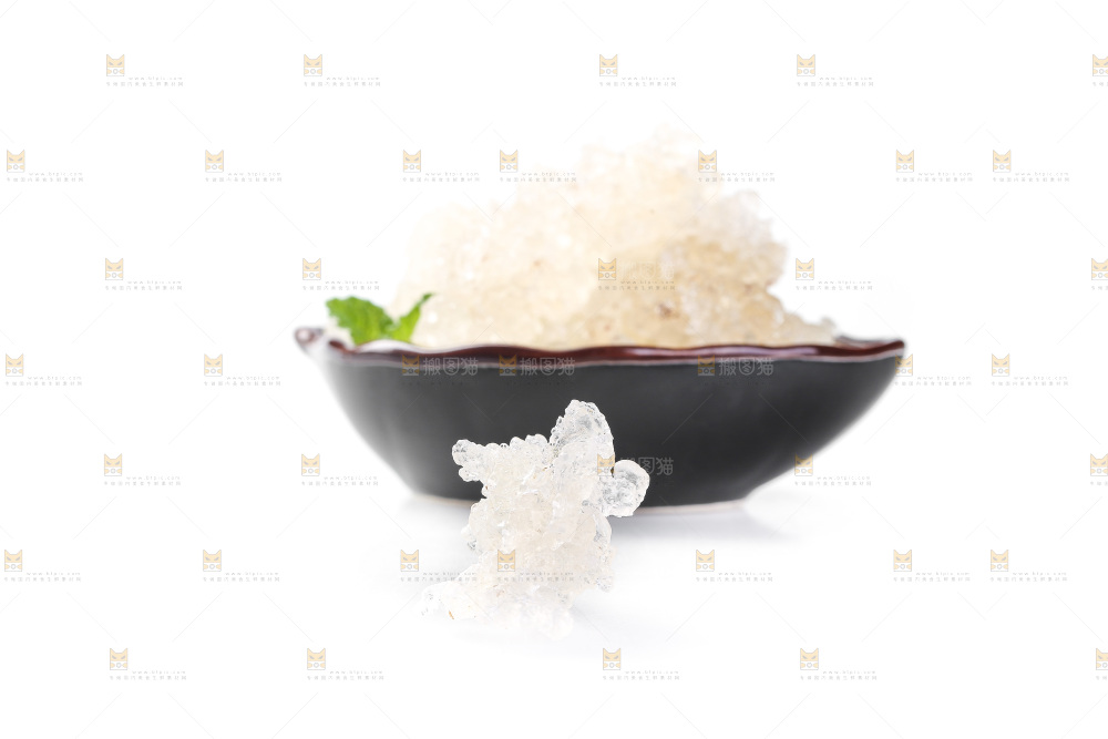 碟子里放着雪燕