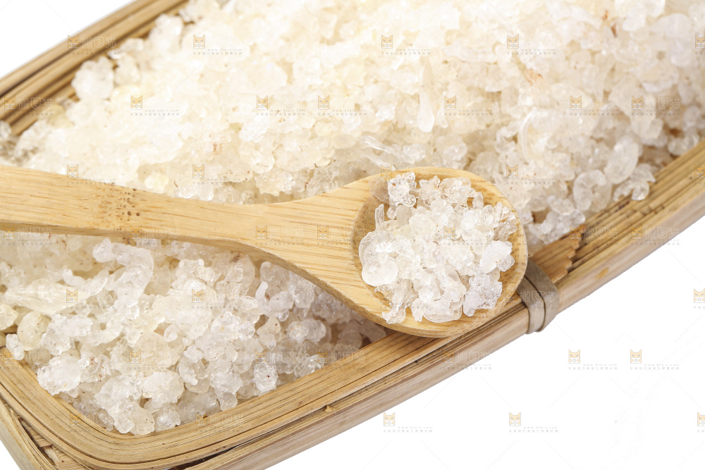 木篮里放着雪燕