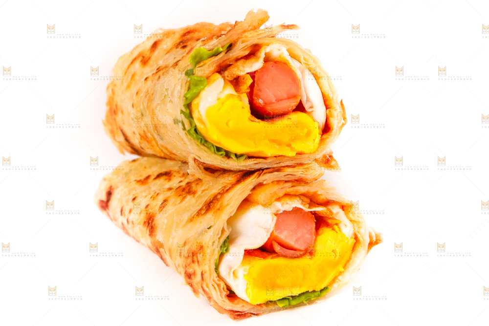白底上的鸡蛋香肠卷饼
