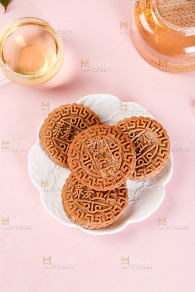 盘子里的荞麦五仁月饼
