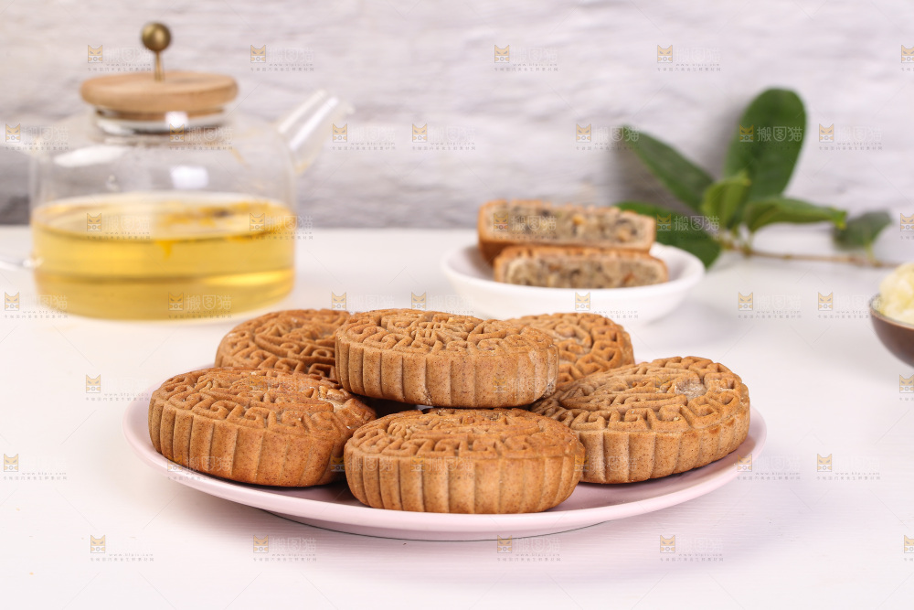 盘子里的荞麦五仁月饼