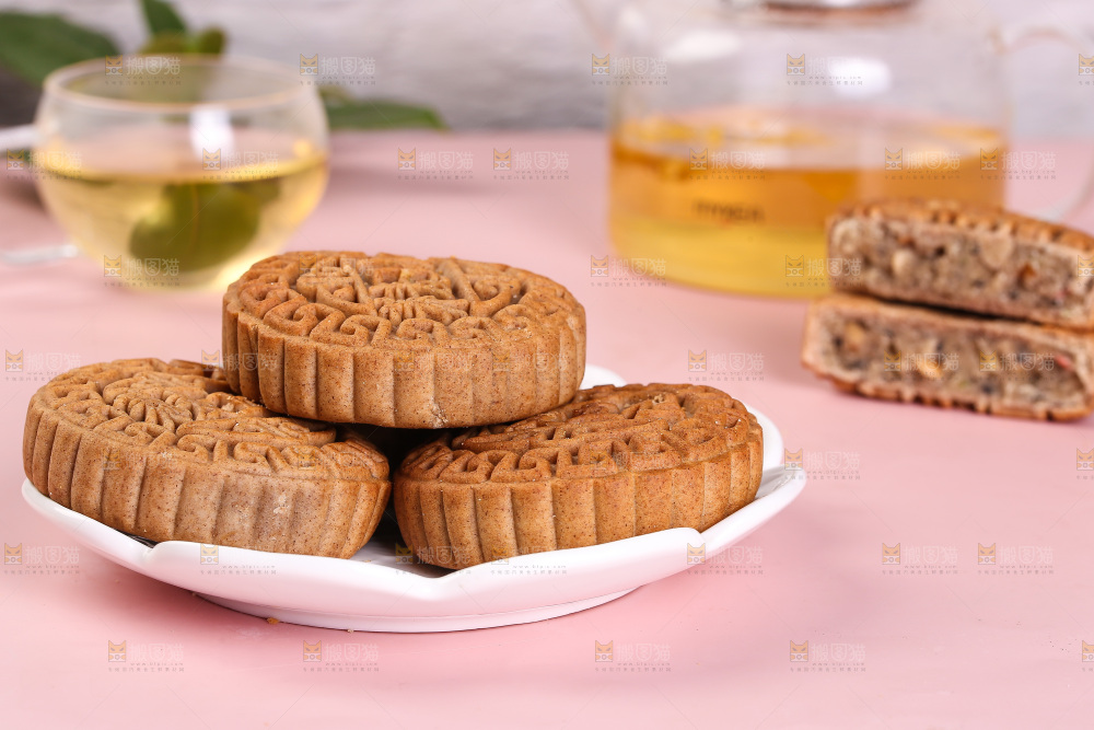 盘子里的荞麦五仁月饼