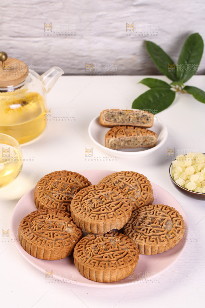 盘子里的荞麦五仁月饼