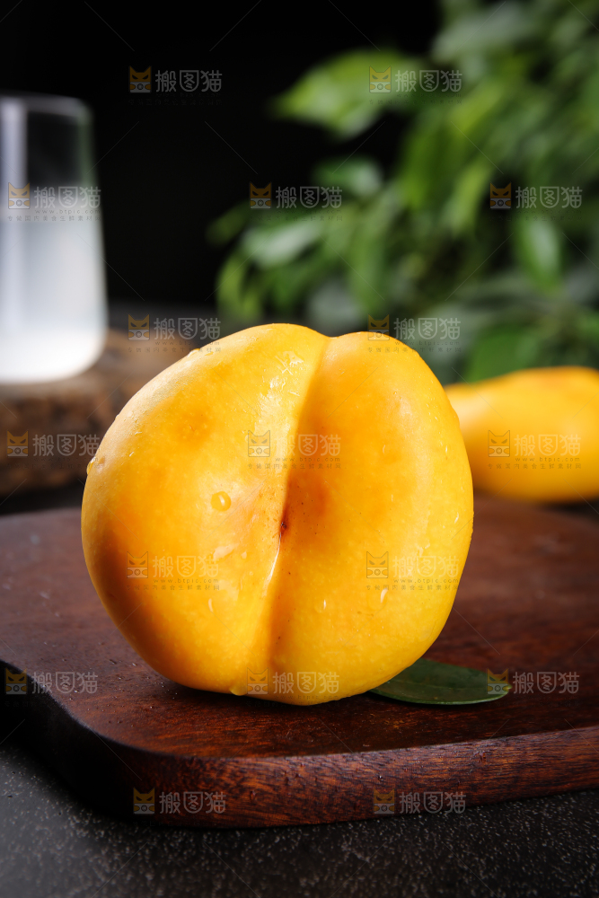 深底上的黄毛蟠桃