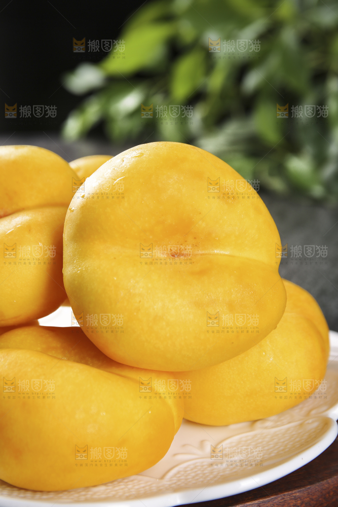 盘子里的黄蟠桃