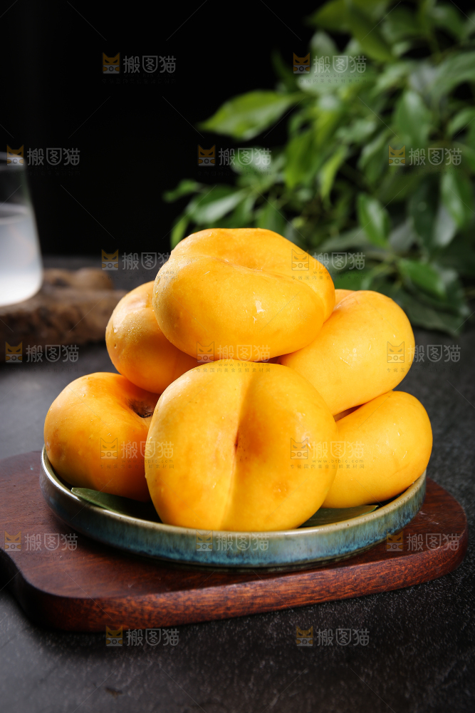 盘子里的黄蟠桃