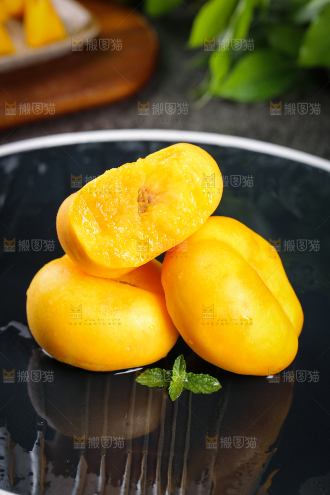 黑底上的黄金蟠桃