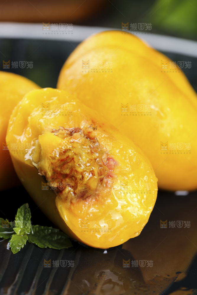 黑底上的黄金蟠桃