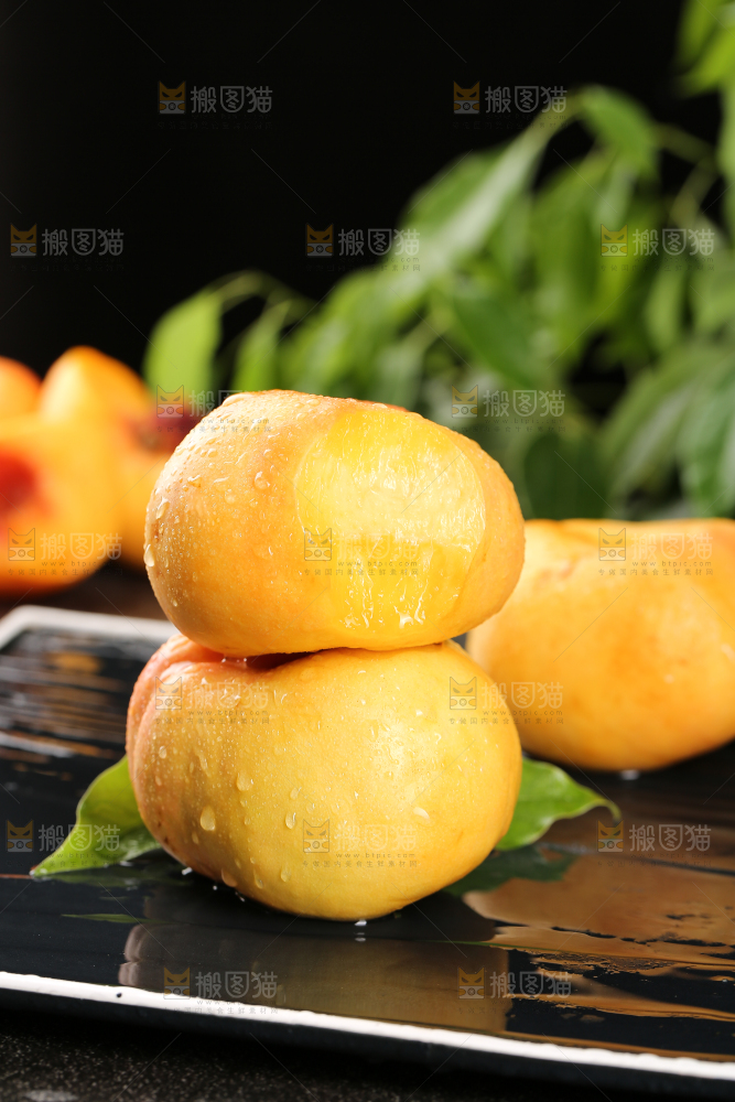 深底上的黄金油蟠桃