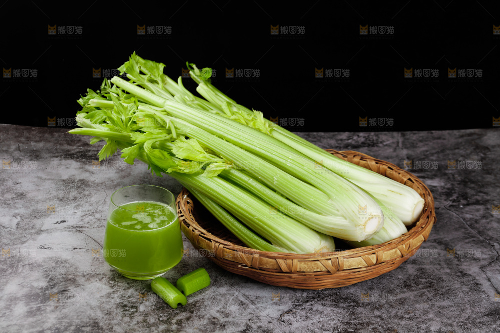 深底篮子里的大西芹