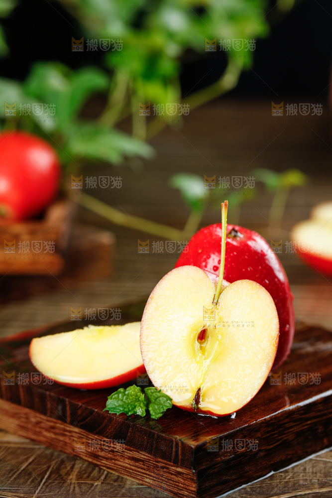 深底上摆放着海棠果