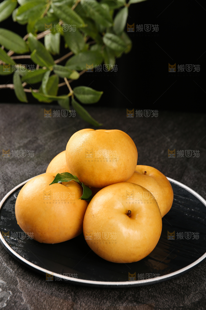 盘子里的莱阳秋月梨