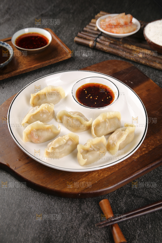 盘子里的手工水饺