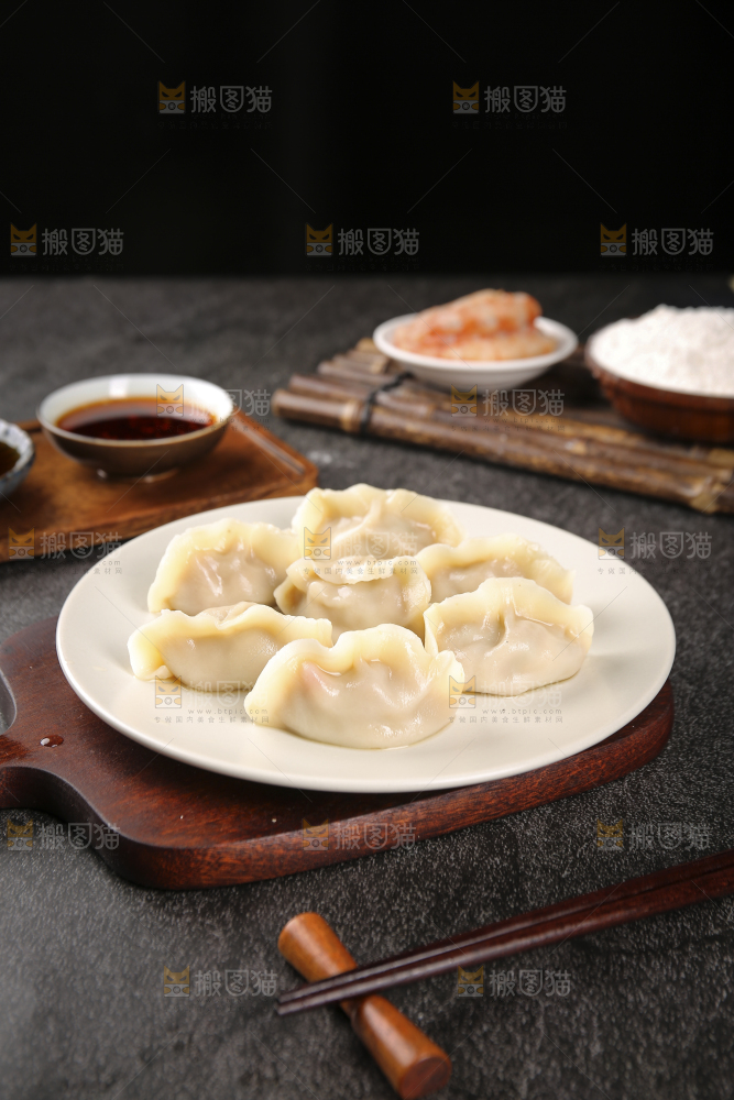盘子里的手工水饺