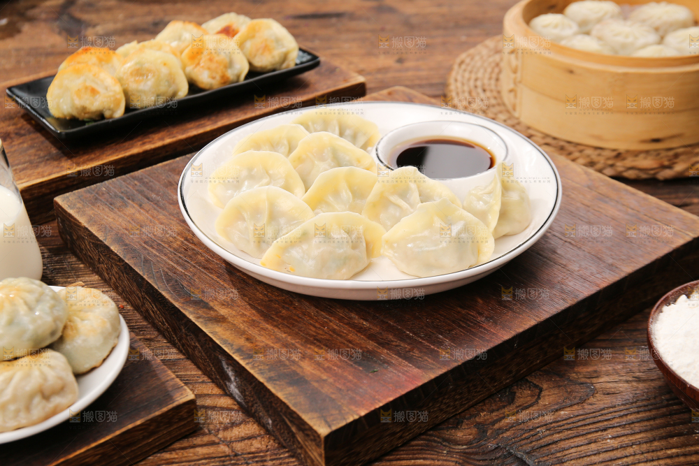 盘子里的手工水饺