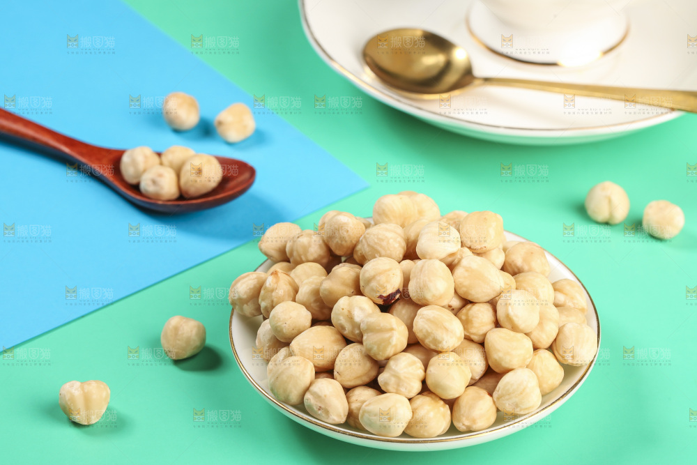 一碟东北榛子仁
