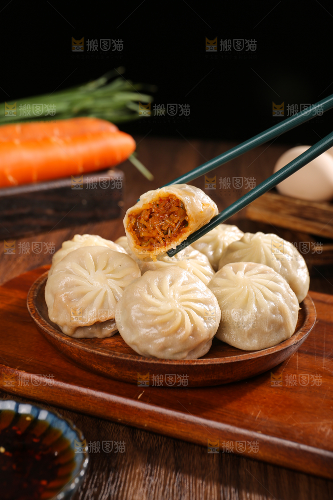 筷子上夹着粉丝包