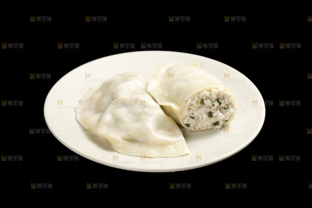 黑底上的一盘鲅鱼大饺子