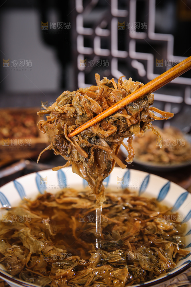 筷子夹着绍兴梅干菜