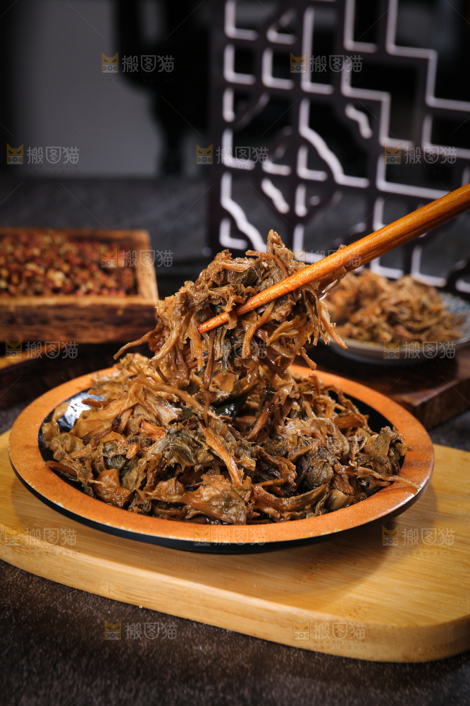 筷子夹着绍兴梅干菜
