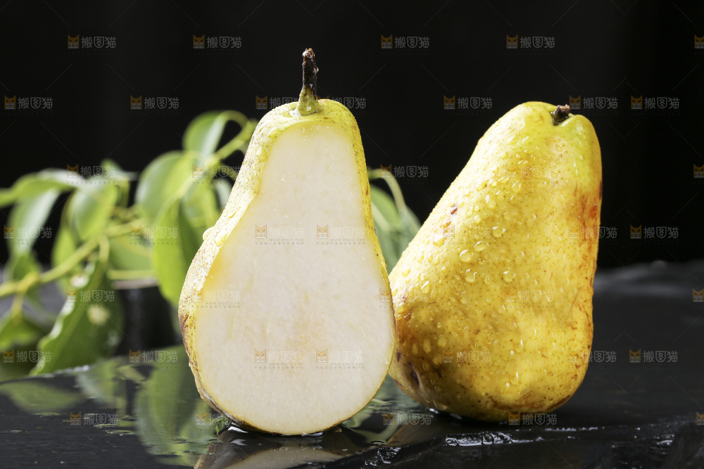 黑底上放着烟台太婆梨