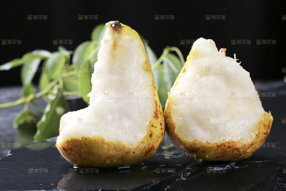 黑底上放着烟台太婆梨