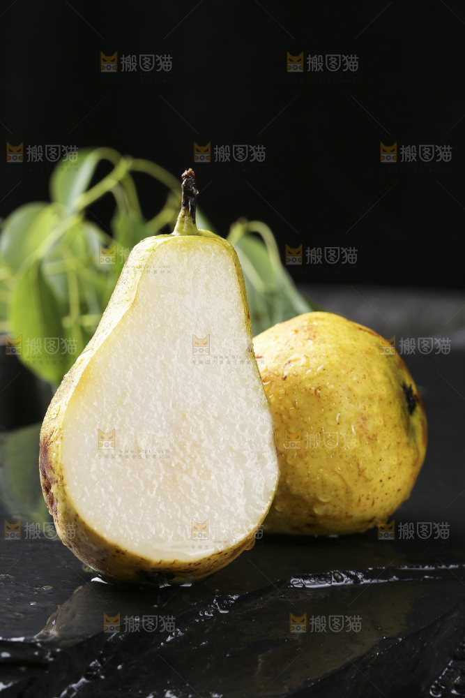 黑底上放着烟台太婆梨