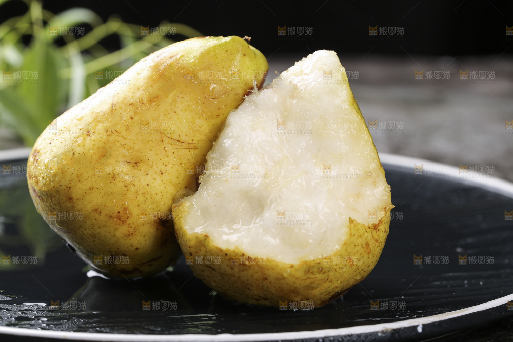 黑底上放着烟台太婆梨