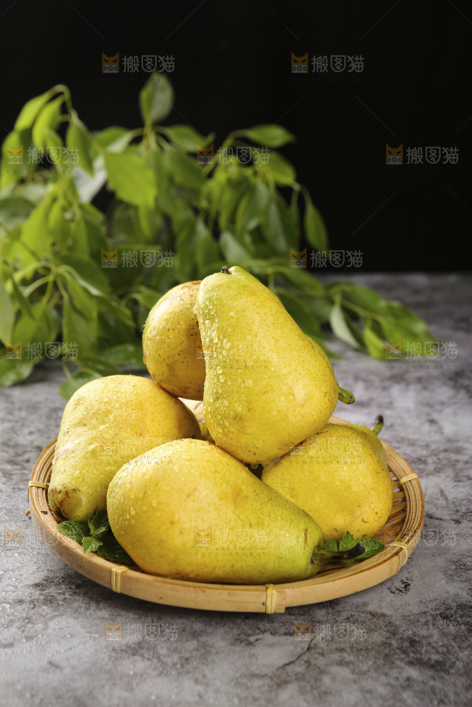 深底上的一篮太婆梨