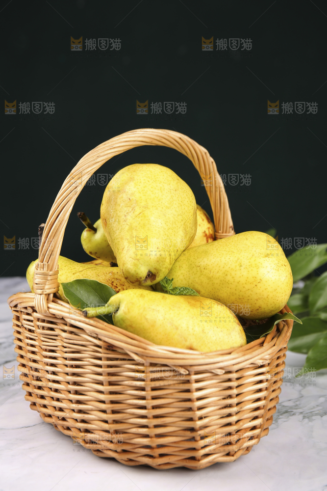 浅底上的一篮山东太婆梨