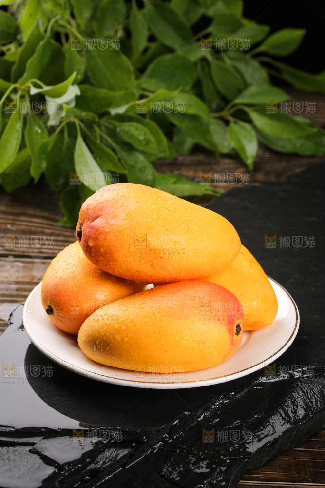 黑底上的一盘小台芒