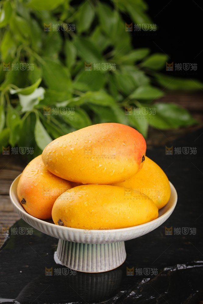 黑底上的一盘小台芒