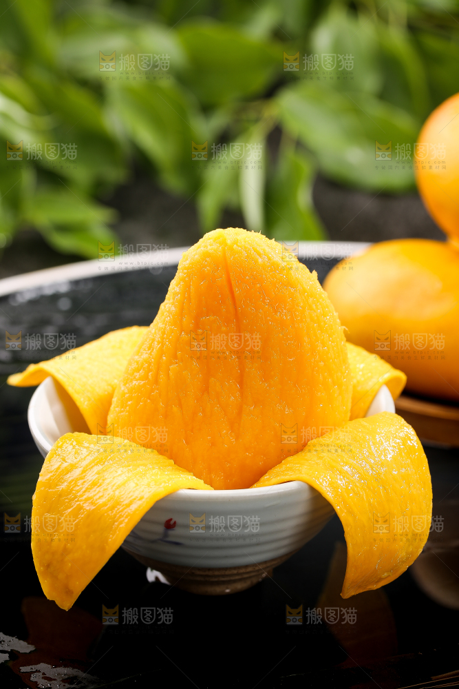 碗里放着剥皮的台芒