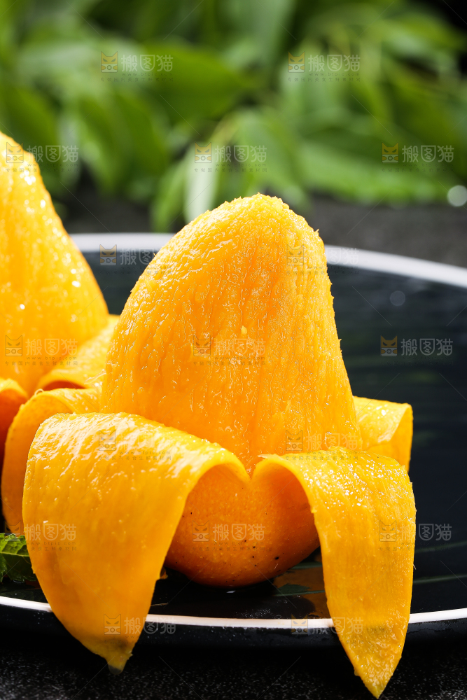 黑底上摆放着的台芒