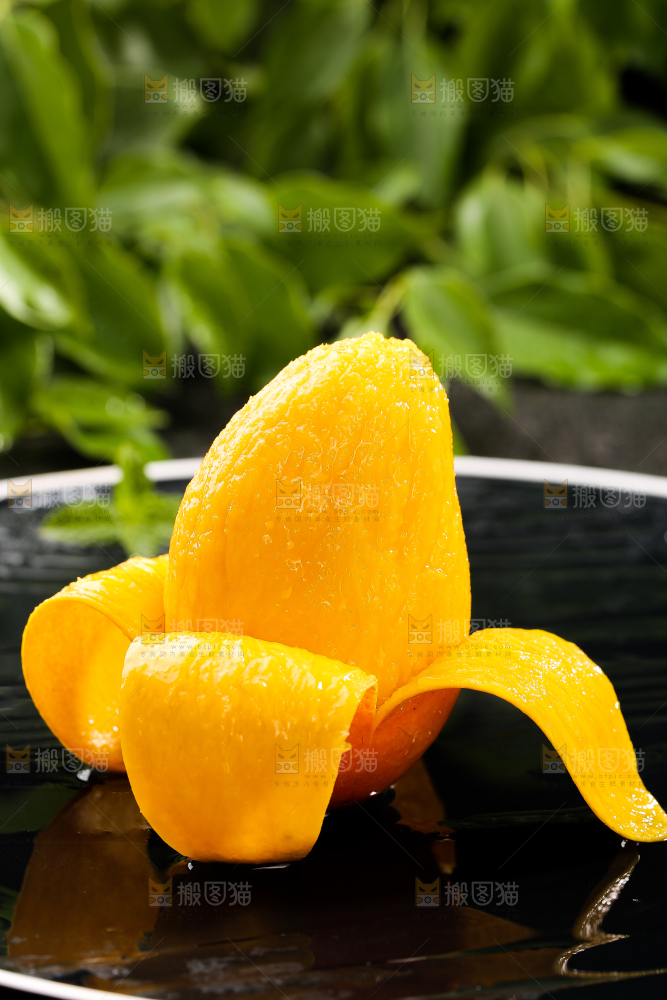 黑底上摆放着的台芒