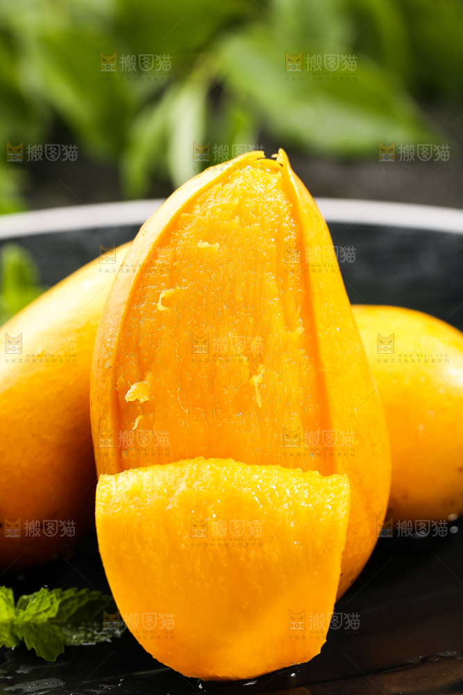 黑底上摆放着的台芒