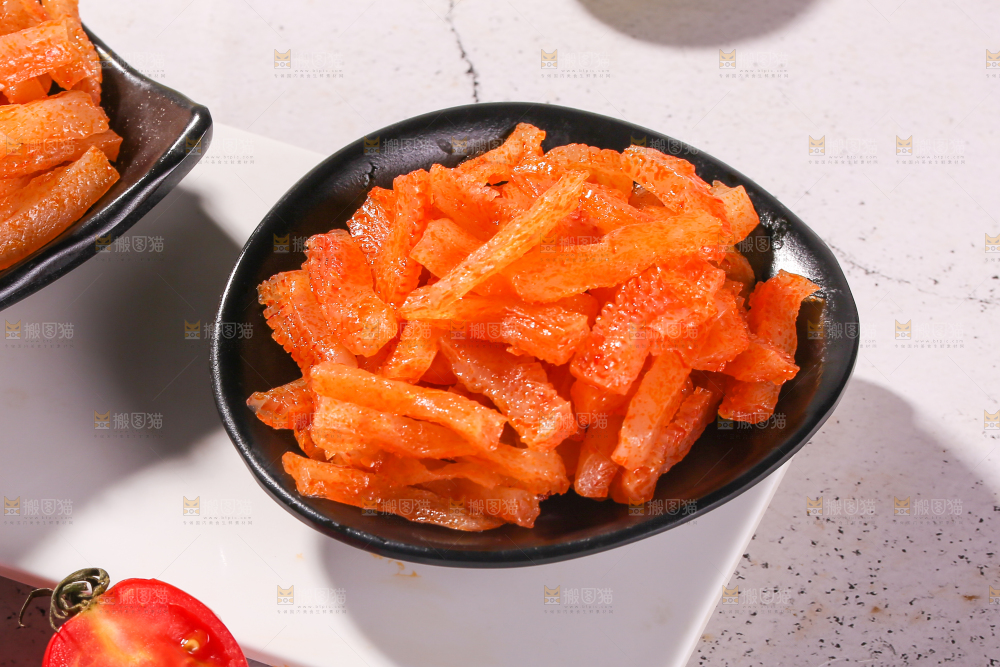 盘子里的香辣魔芋条