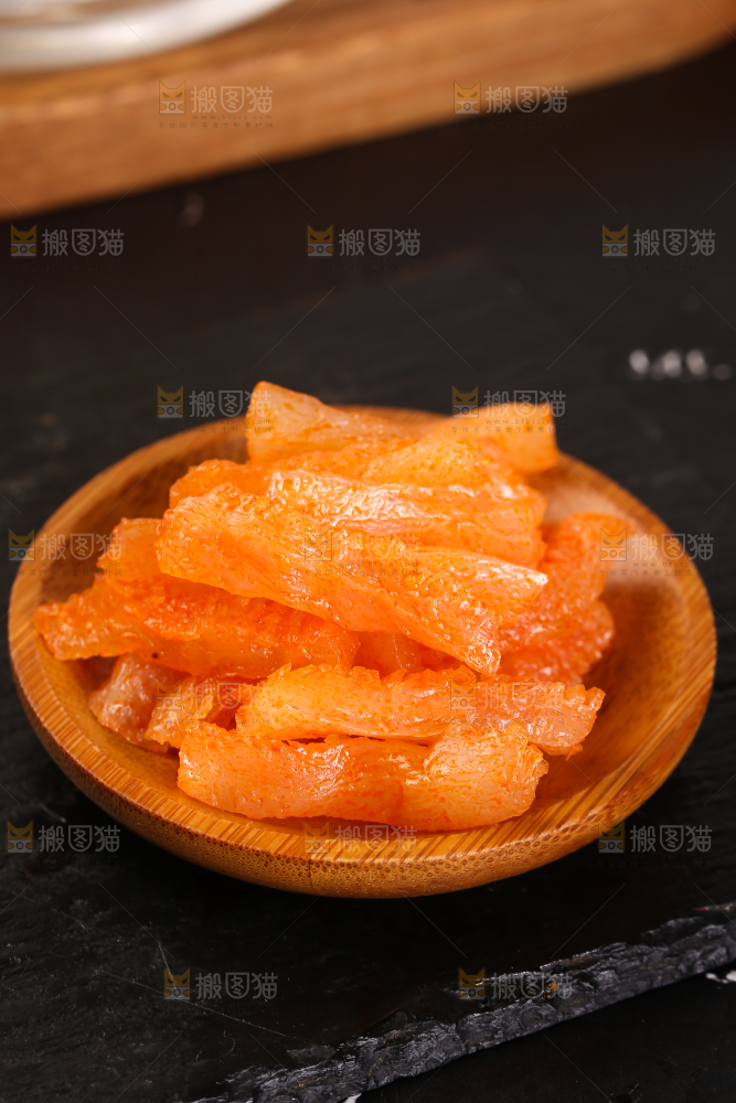黑底上的一碟魔芋丝