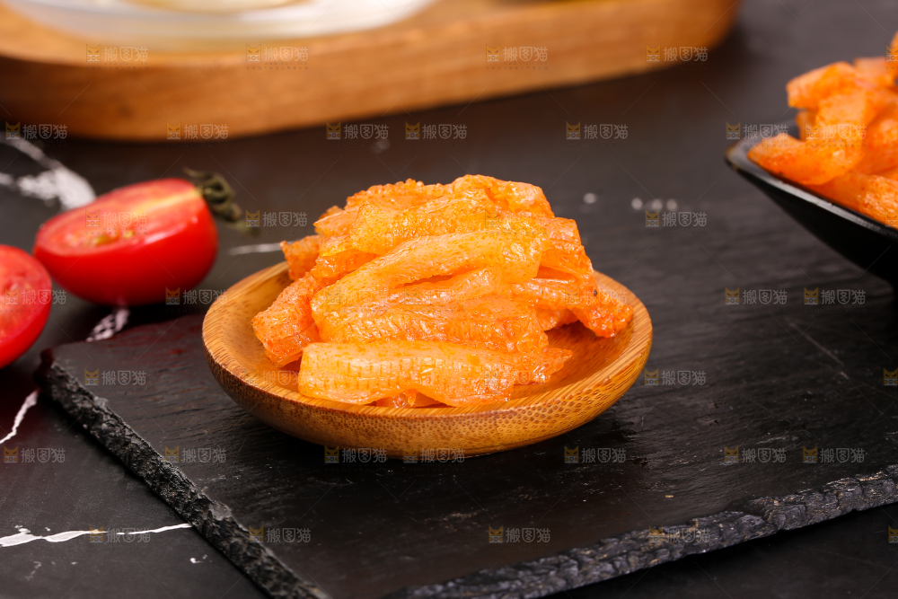 黑底上的一碟魔芋丝