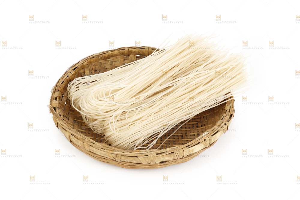 白底上放着一篮手工葛根粉