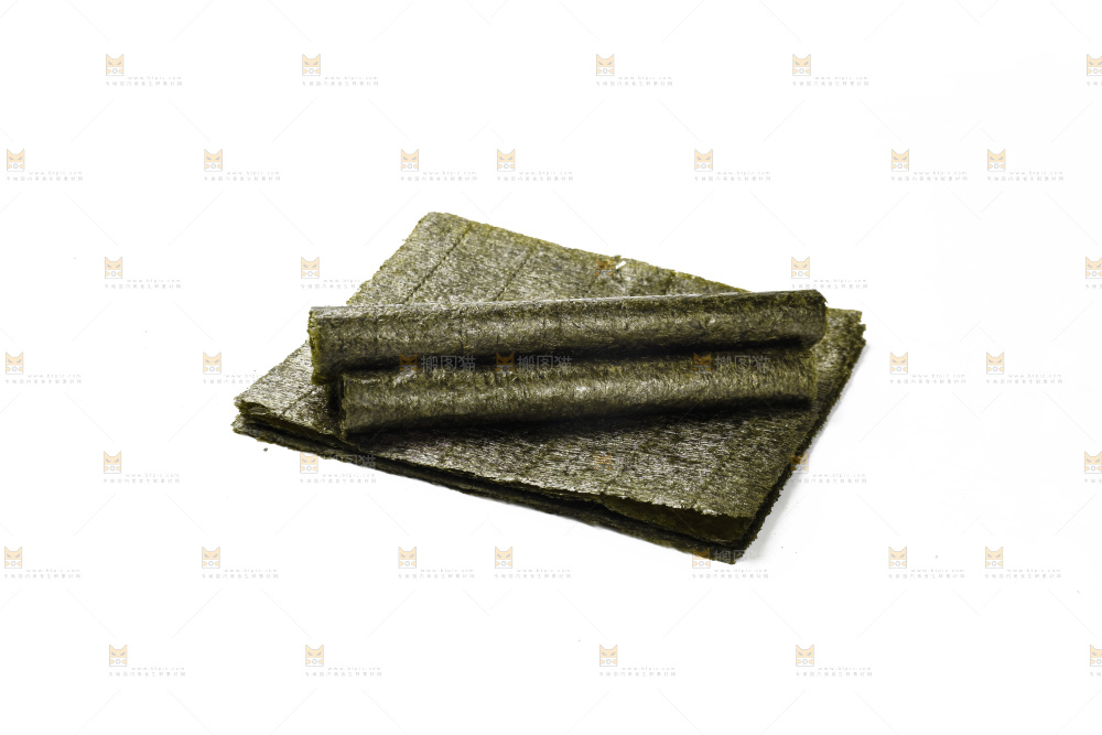 白底上的寿司海苔片