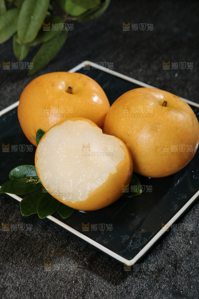 深底上放着的秋月梨