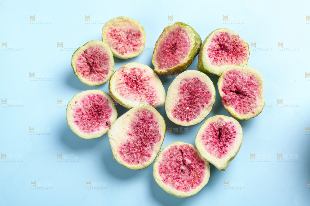 浅底上的无花果冻干